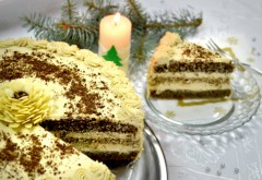 Świąteczny Tort Makowy z Bezą Orzechową